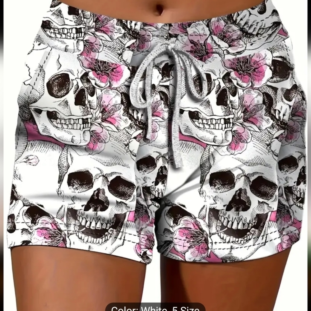 Skull and Flowers 💐 Shorts with Pockets - Picture 5 of 9